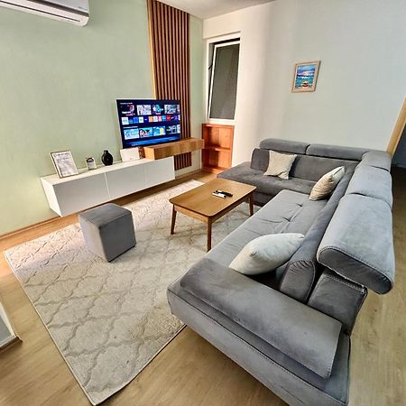 Edi'S Apartament Тирана Экстерьер фото