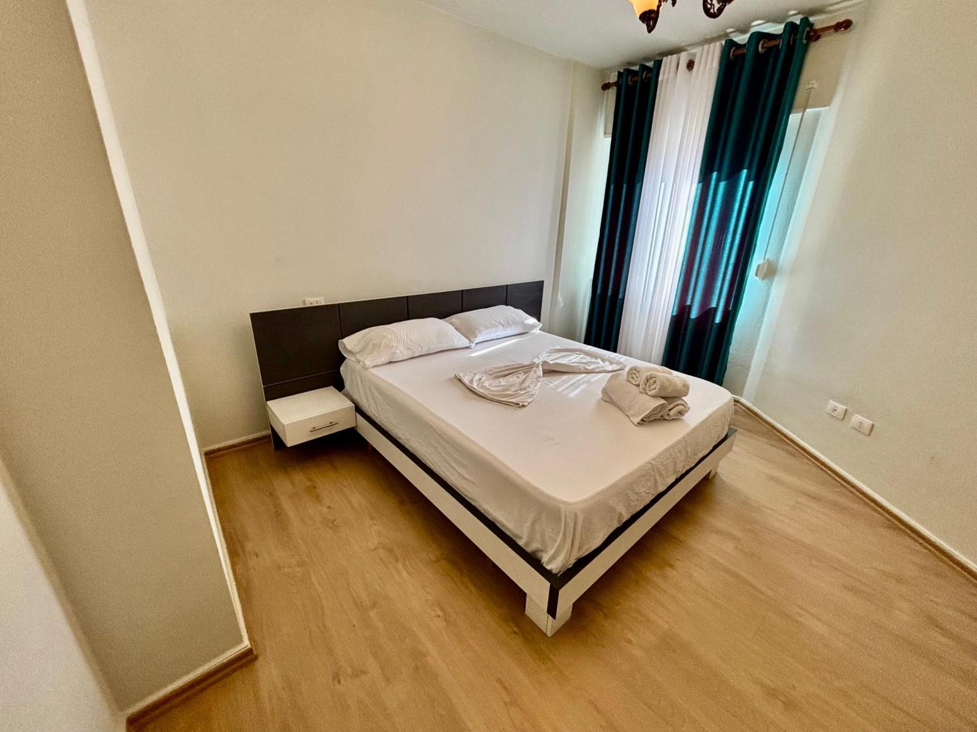 Edi'S Apartament Тирана Экстерьер фото