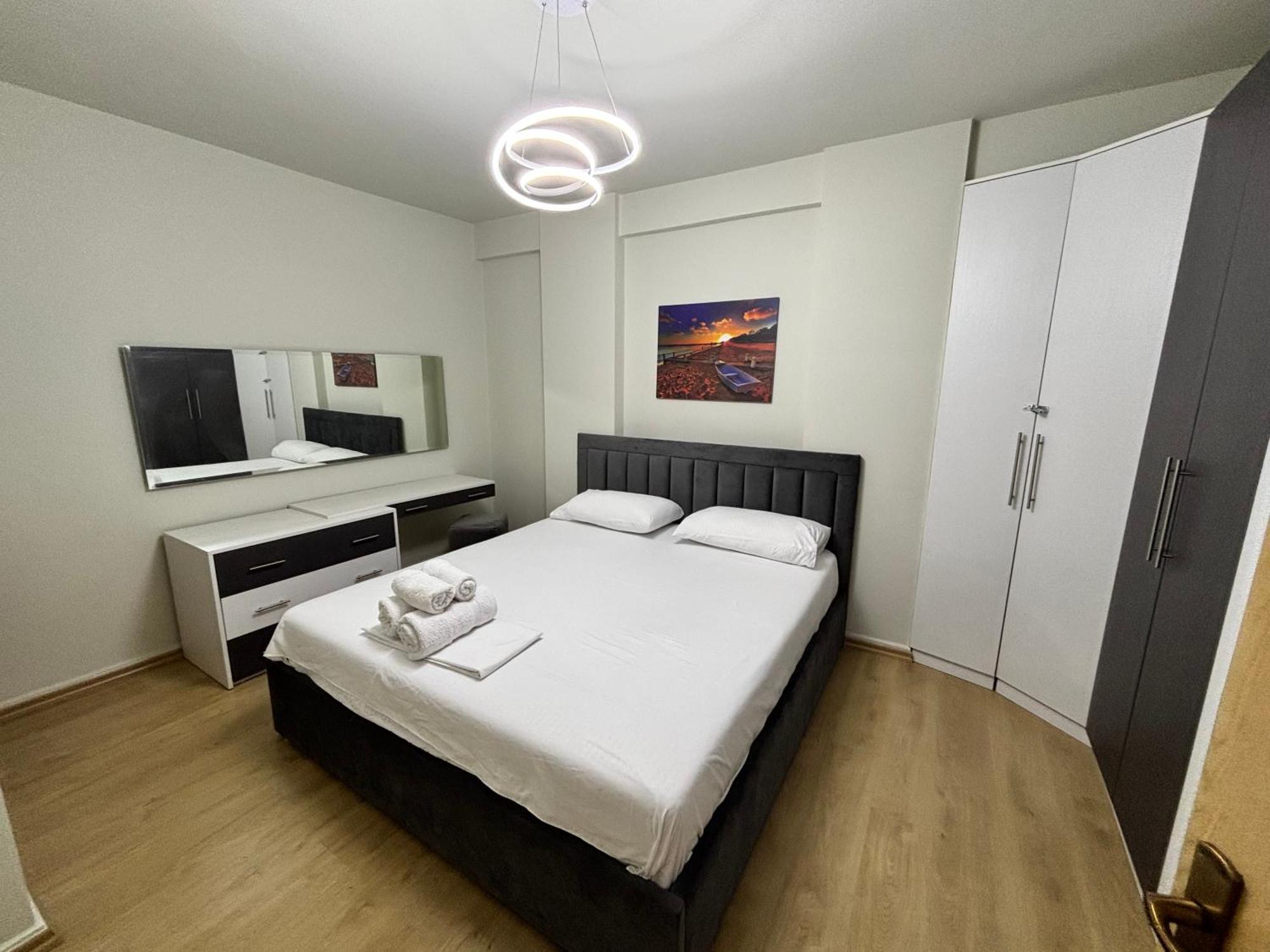 Edi'S Apartament Тирана Экстерьер фото