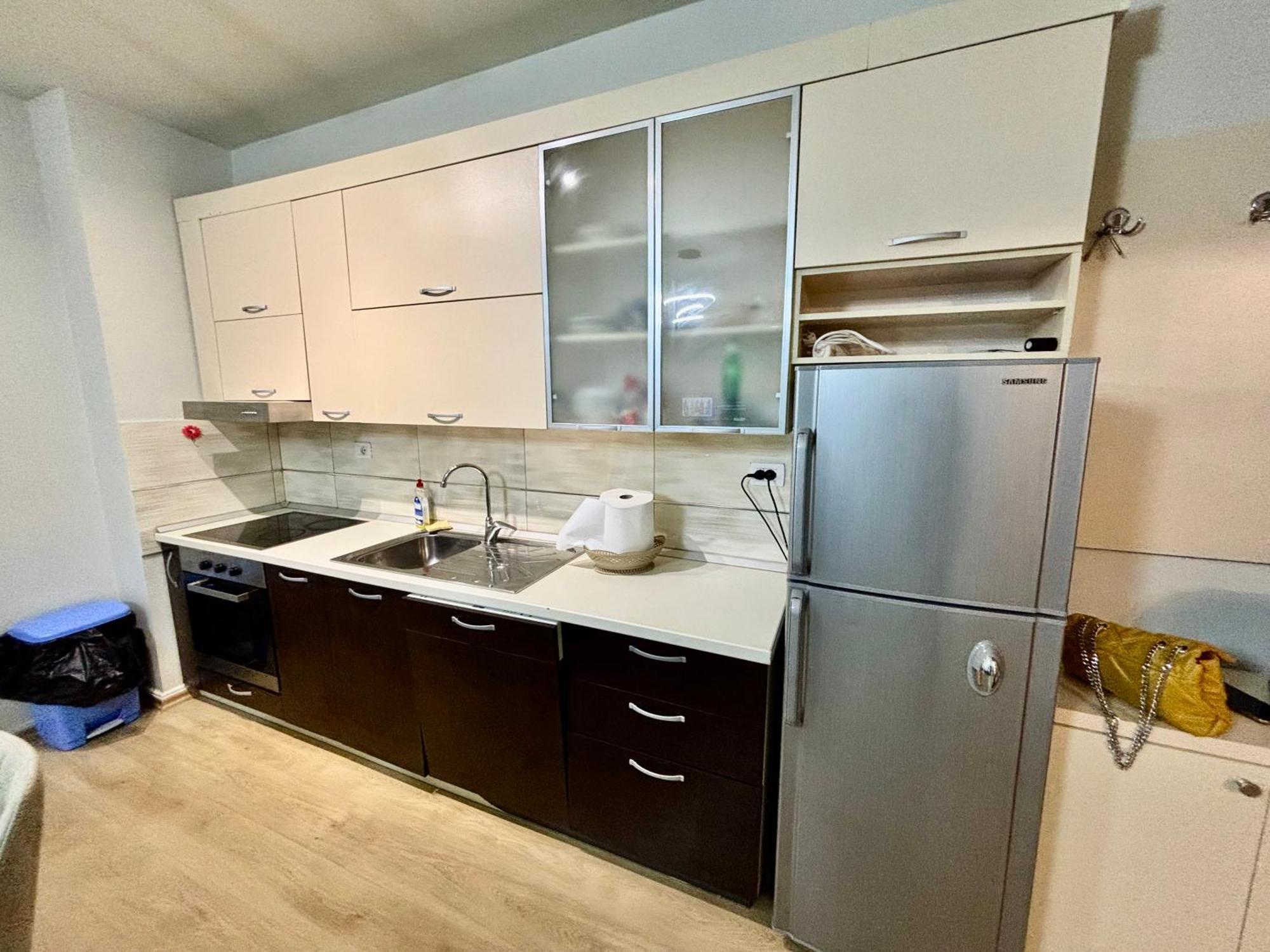 Edi'S Apartament Тирана Экстерьер фото