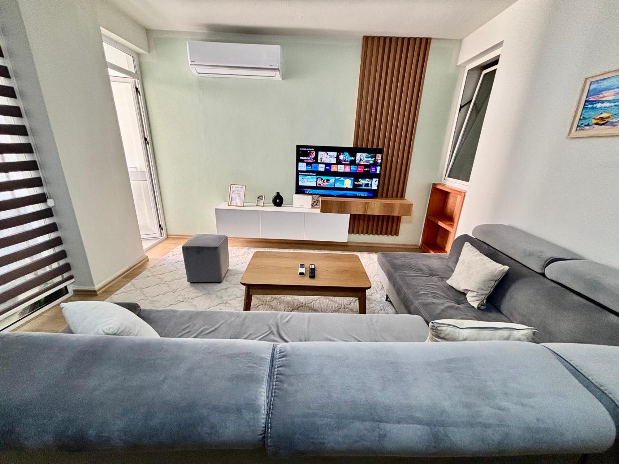 Edi'S Apartament Тирана Экстерьер фото