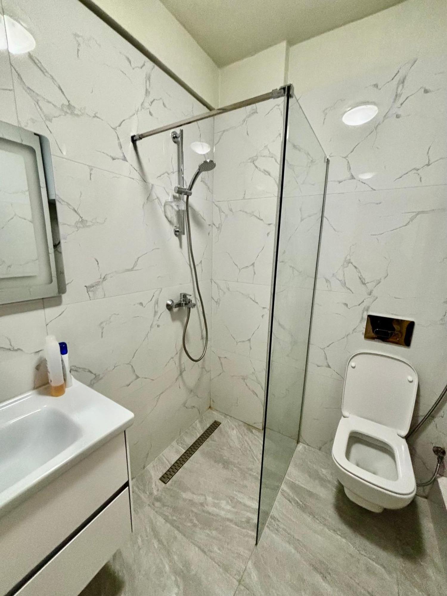 Edi'S Apartament Тирана Экстерьер фото