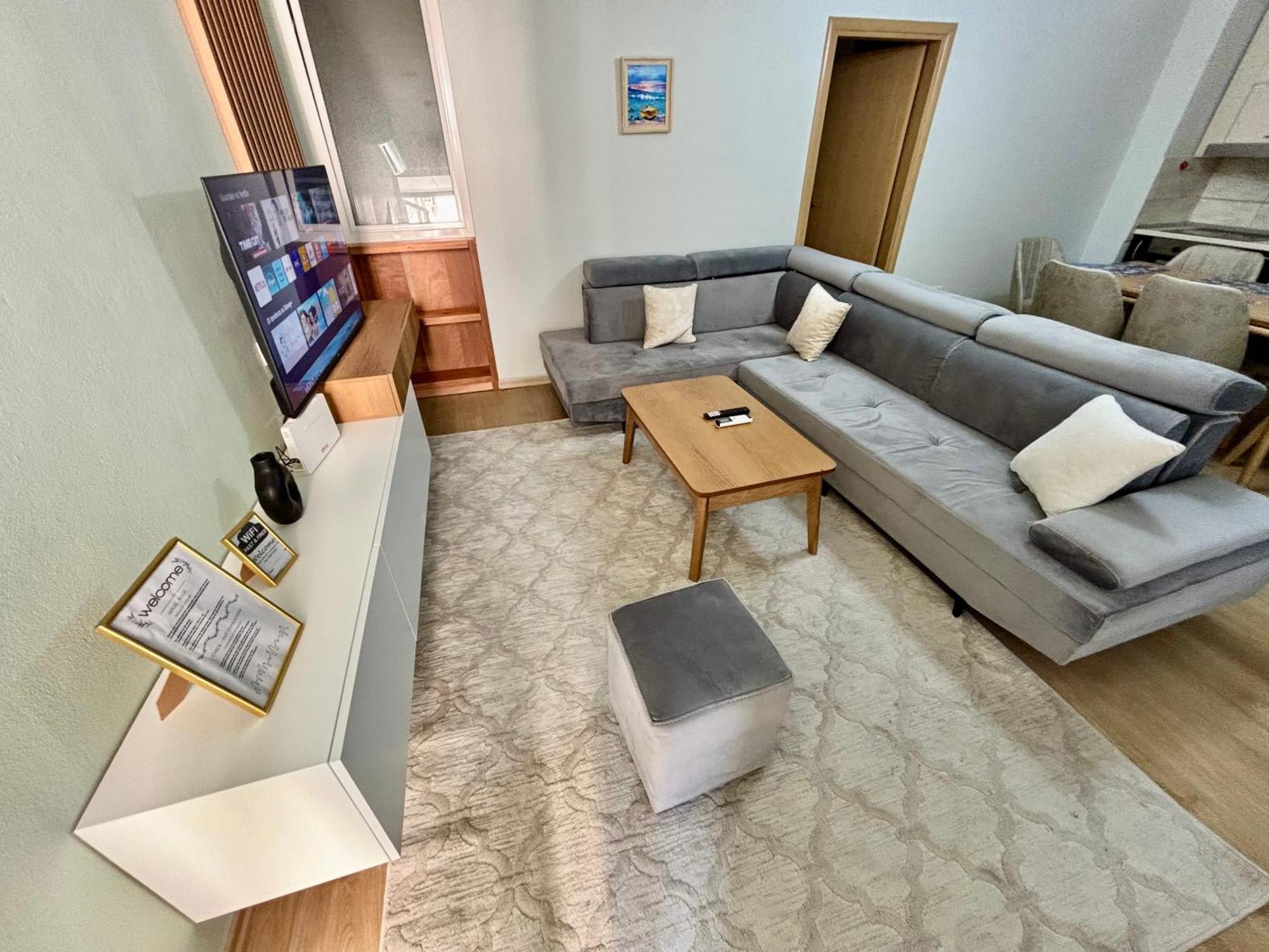 Edi'S Apartament Тирана Экстерьер фото