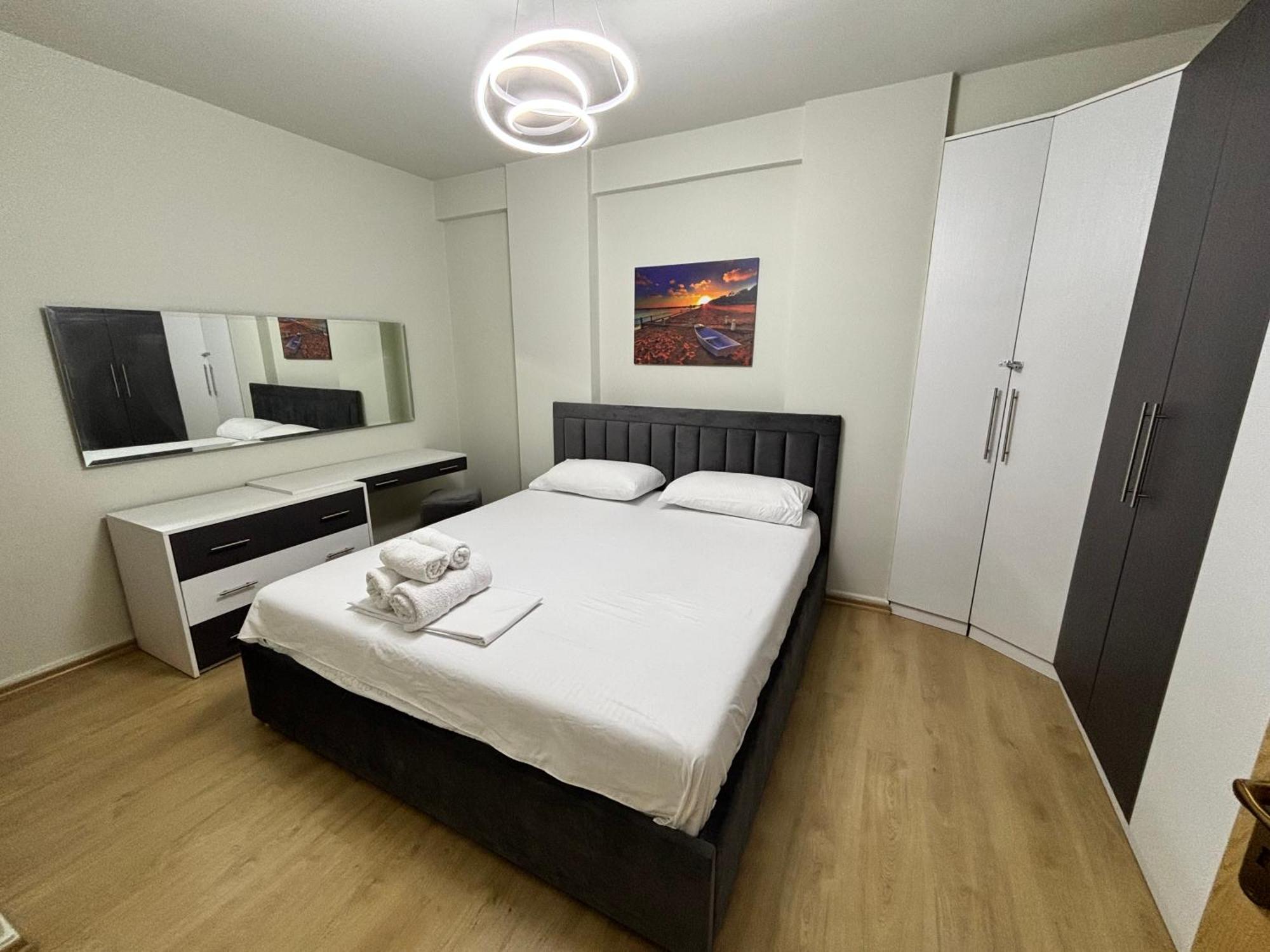 Edi'S Apartament Тирана Экстерьер фото