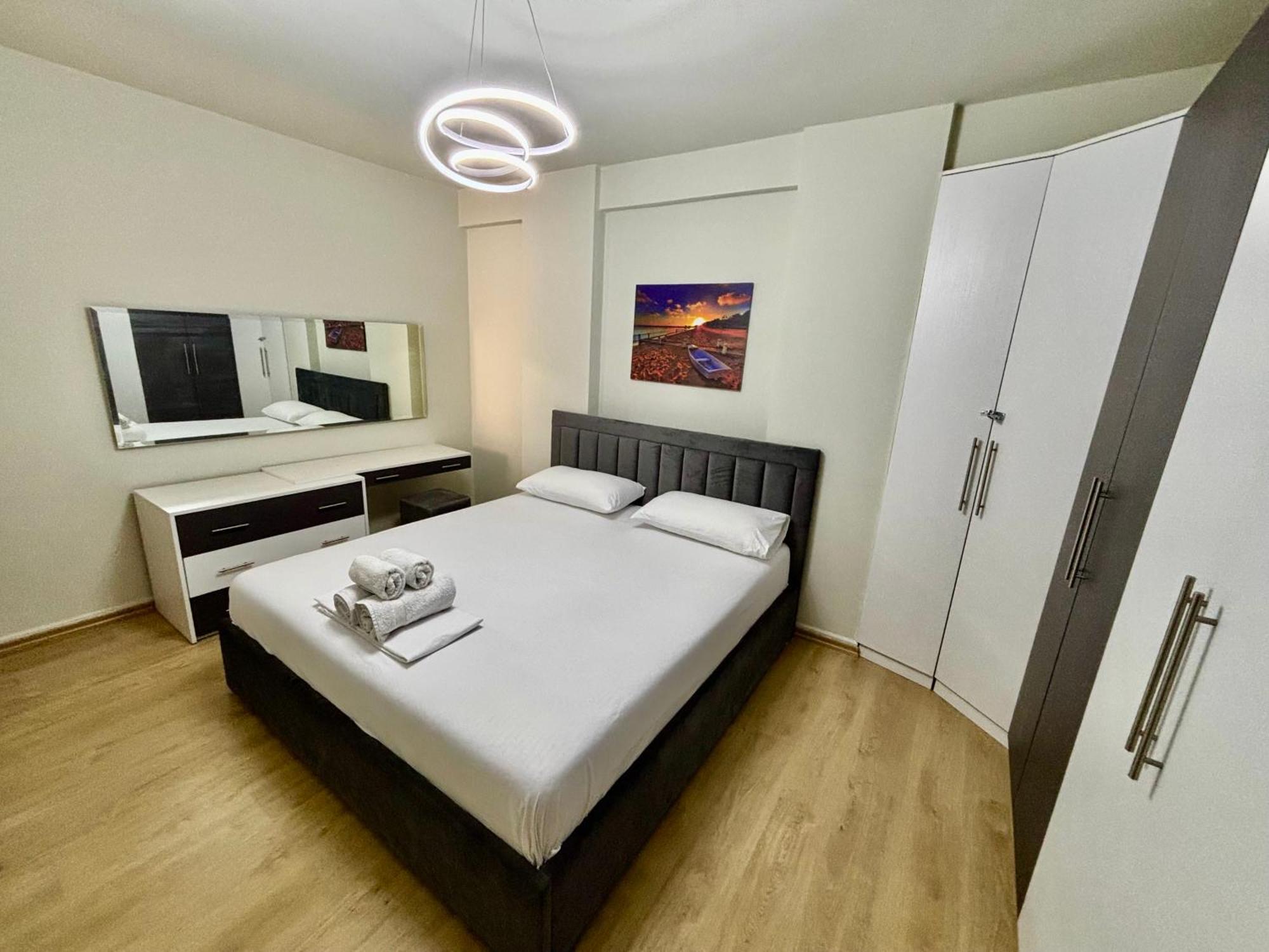 Edi'S Apartament Тирана Экстерьер фото