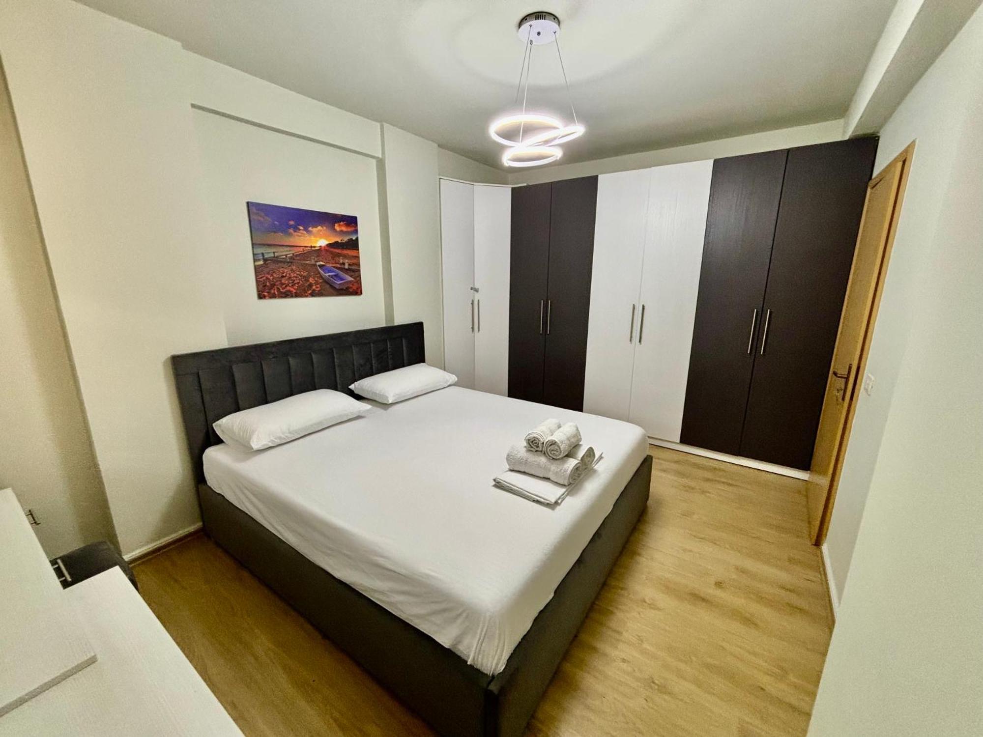Edi'S Apartament Тирана Экстерьер фото