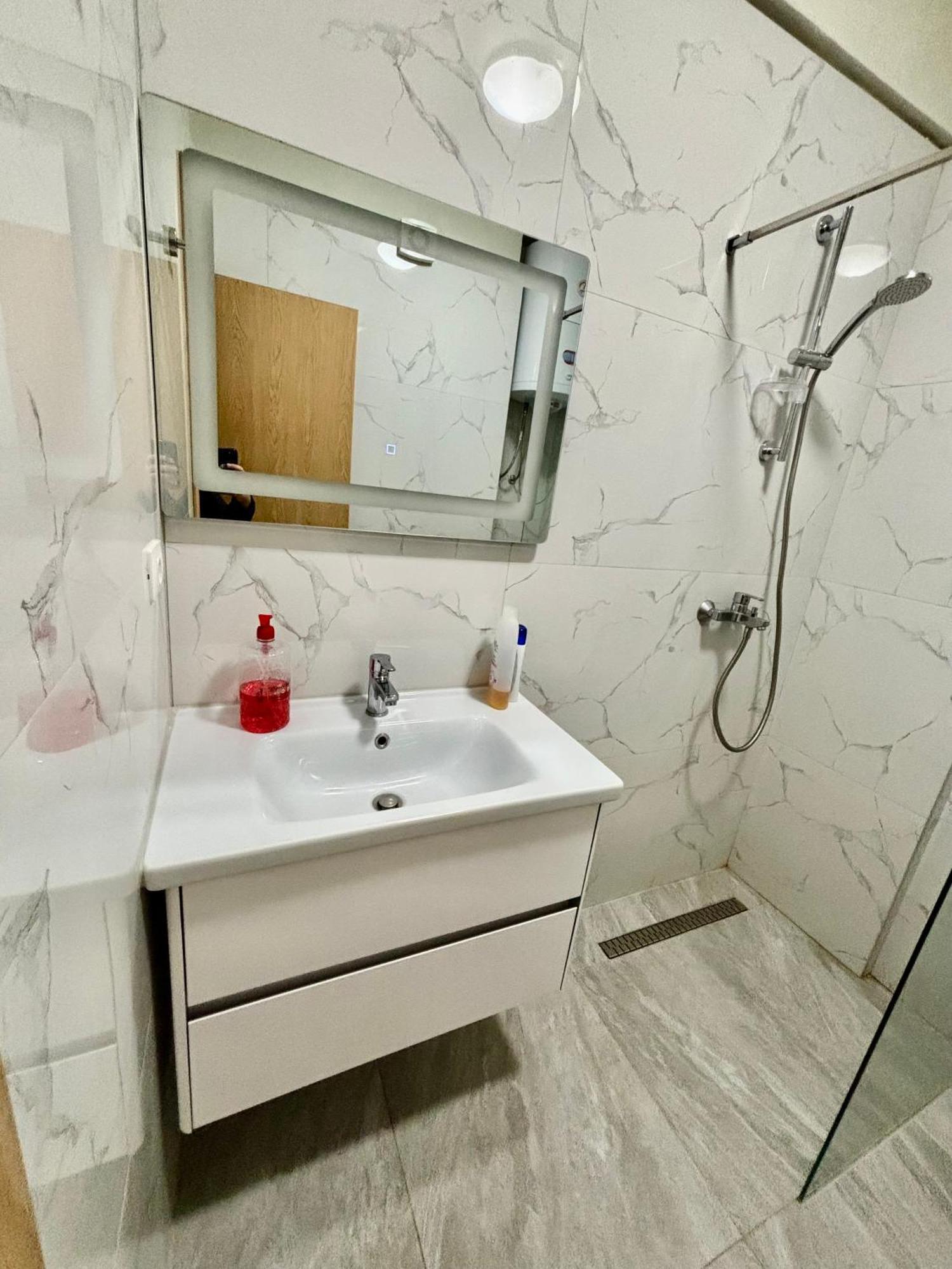 Edi'S Apartament Тирана Экстерьер фото